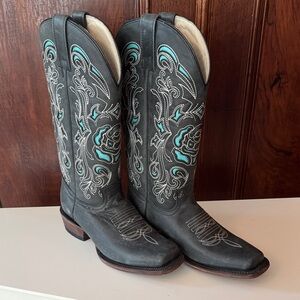 Arango  Embroidered Leather Women's Cowboy Boots